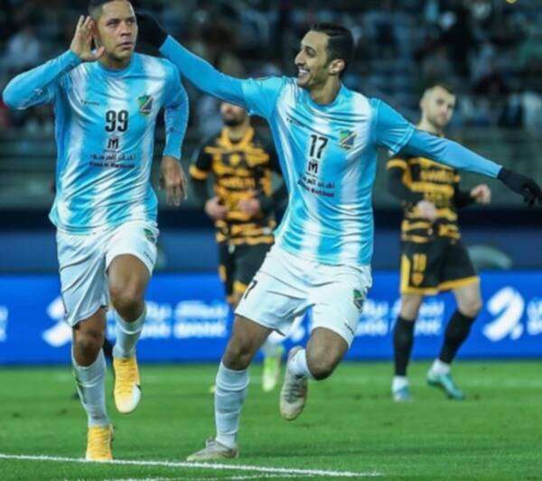 فابيانو يحتفل بهدف السالمية الثاني