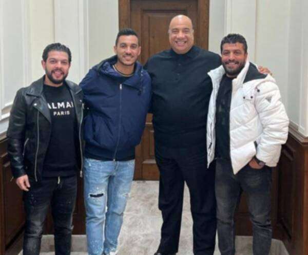 إبراهيم حسن مع مصيلحي بعد التوقيع