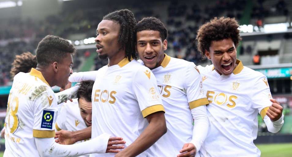 فرحة لاعبي نيس