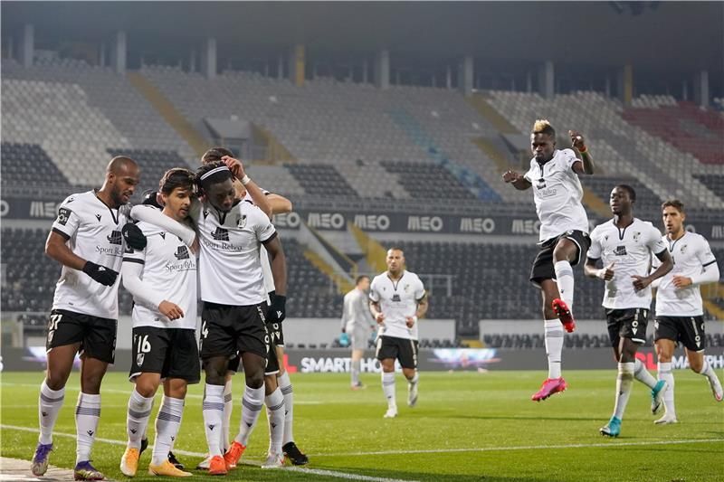 لاعبو فيتوريا جيماريش 