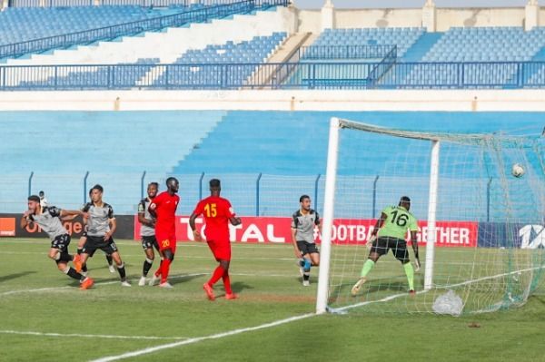 لقاء سابق بين الفريقين