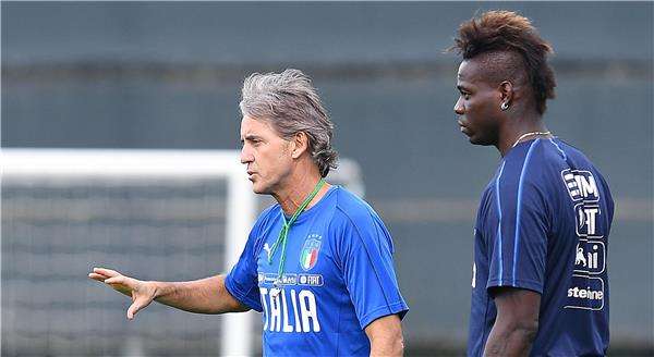 ماريو بالوتيلي ومانشيني 