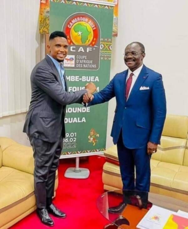 صامويل إيتو (يسار)