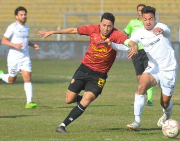 محمد إبراهيم (يسار)