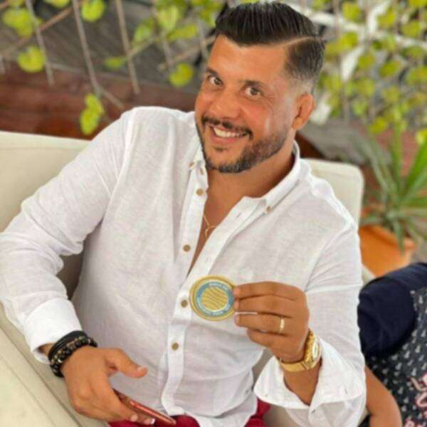 أنيس لونيفي