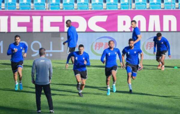 لاعبو منتخب الإمارات 