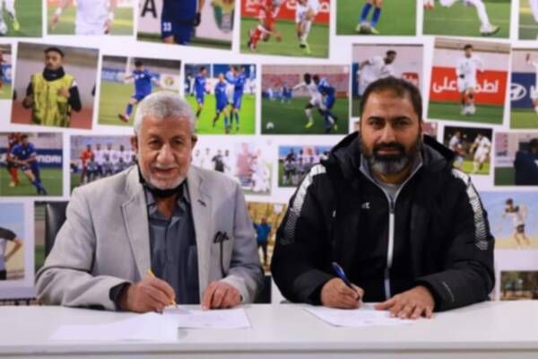 جانب من التوقيع