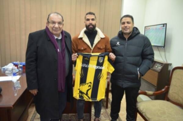 عبد العزيز بعد التوقيع