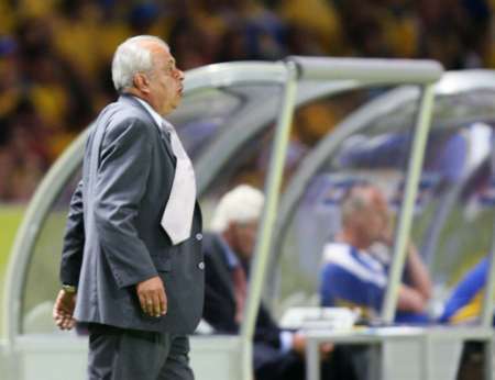 مدرب منتخب البارغواي انيبال رويز في اللقاء الاخير امام السويد
