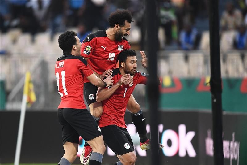 تريزيجيه مع لاعبي مصر