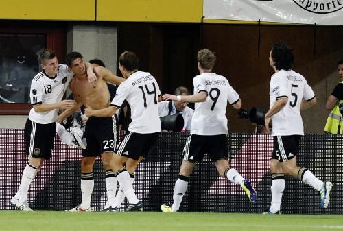 2011-06-032011-06-03t203945z_01_hpb47_rtridsp_3_soccer-euro_reuters