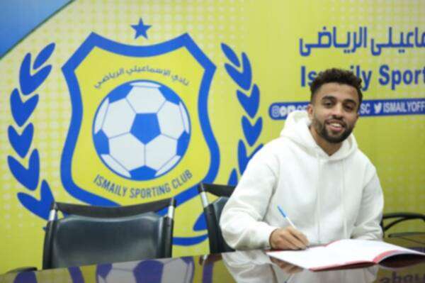 أثناء توقيع العقود