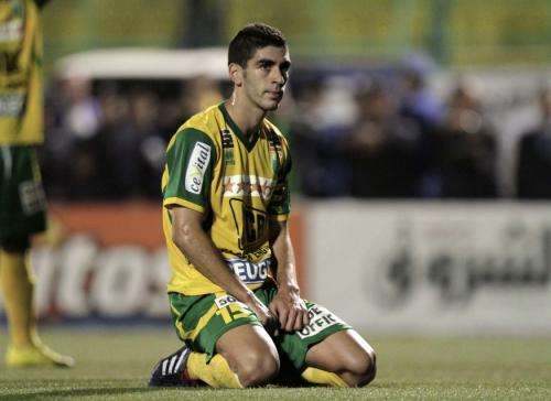 2010-10-16t231330z_01_lar01_rtridsp_3_soccer_reuters