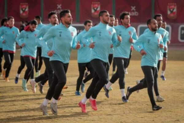 لاعبو الأهلي