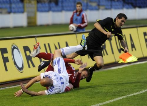 2011-06-042011-06-04t194739z_01_sto10_rtridsp_3_soccer-euro_reuters