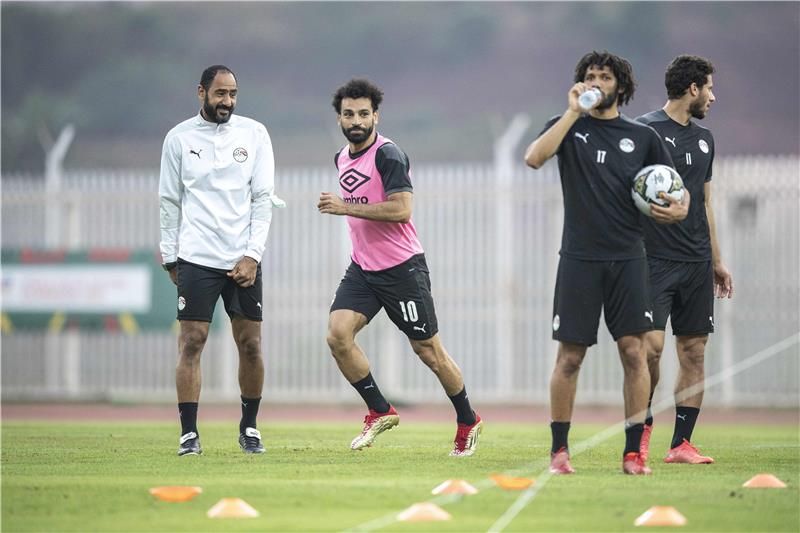 محمد شوقي بجوار صلاح