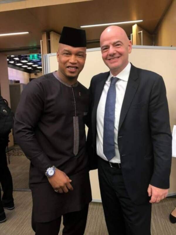 الحاجي ضيوف مع إنفانتينو رئيس الفيفا