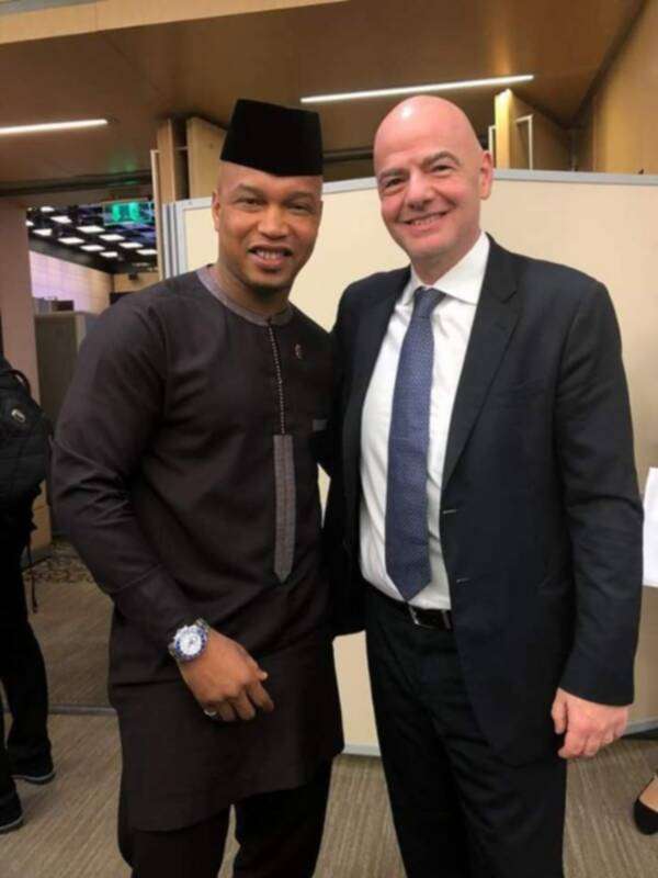 الحاجي ضيوف مع إنفانتينو رئيس الفيفا