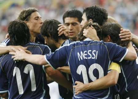 2006-06-16t151046z_01_wcck53_rtridsp_2_sport-soccer-world