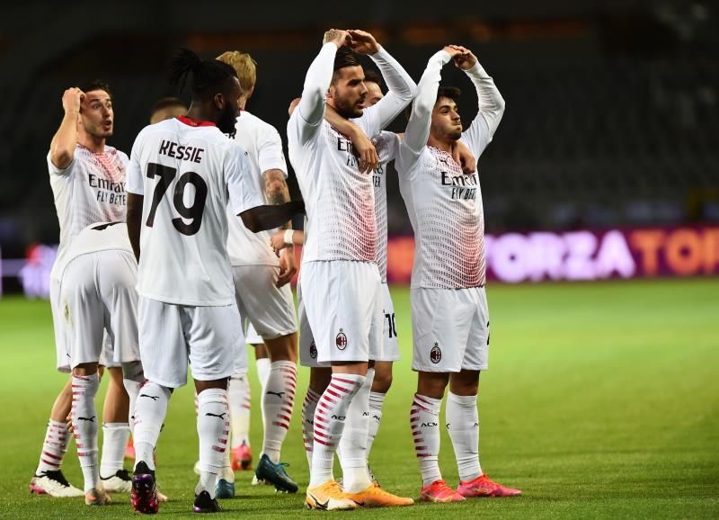 لاعبو ميلان 