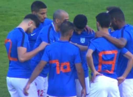 قمصان كاظمة بأرقام لاصقة