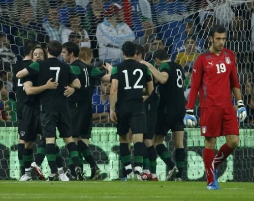 2011-06-072011-06-07t205101z_01_yh65_rtridsp_3_soccer-friendly_reuters