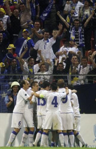 2011-06-072011-06-07t195644z_01_stn104_rtridsp_3_soccer-euro_reuters