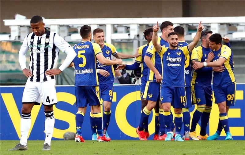 لاعبو هيلاس فيرونا 