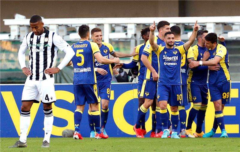 لاعبو هيلاس فيرونا 