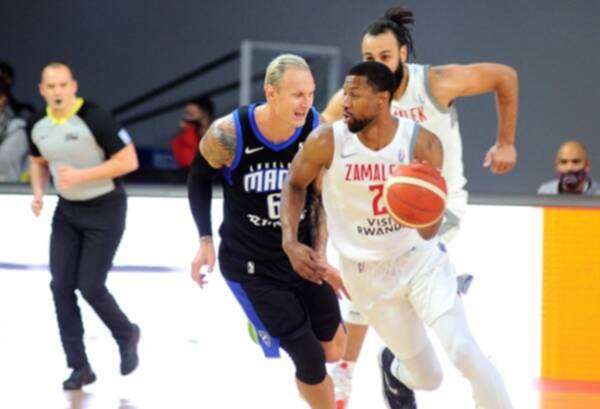 من لقاء الزمالك وليكلاند ماجيك