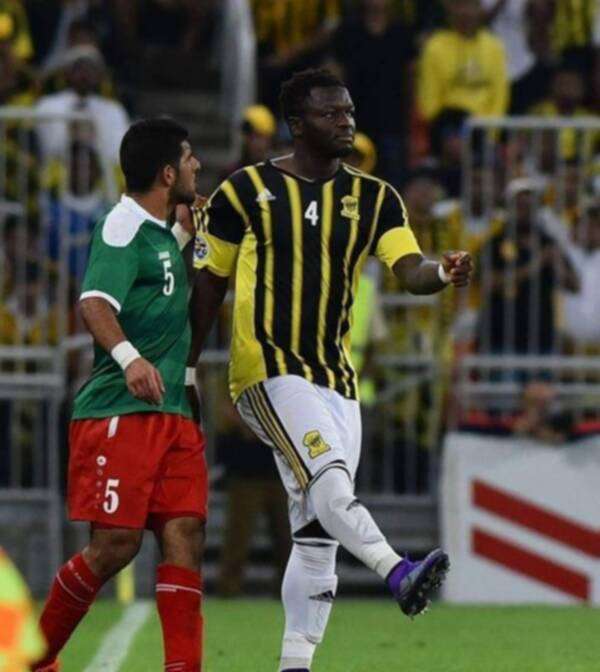 أحمد هشام (على اليسار)