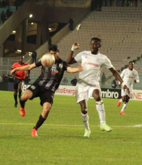 النقاش أمام زاناكو