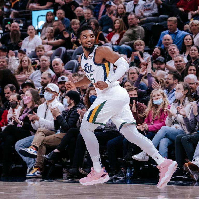 من مباراة يوتا جاز وهيوستن روكتس