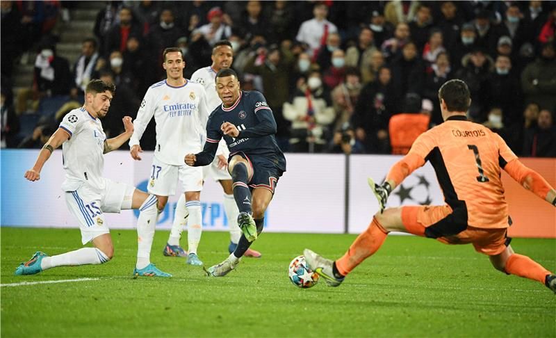 مبابي وتيبو كورتوا 