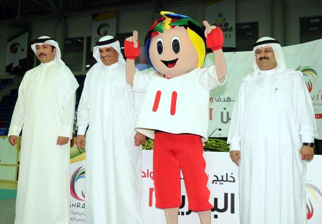 سعادة بالغة عبرت عنها لقطة جمعت (من اليسار) الشيخ أحمد بن حمد أل خليفة والشيخ خالد بن عبدالله والسيد خالد الدوسري