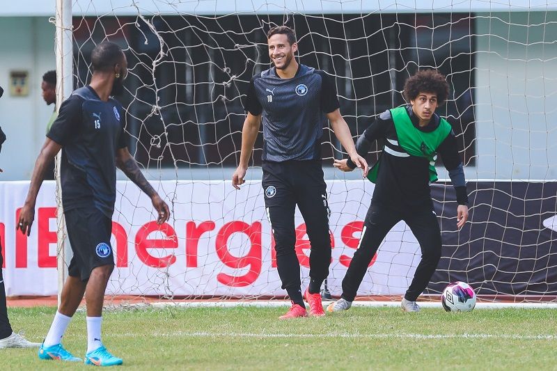 لاعبو بيراميدز 