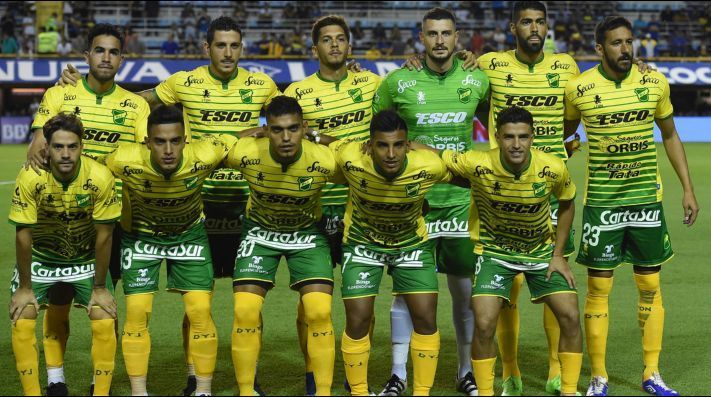 لاعبو ديفينسا إي خوستيثيا 