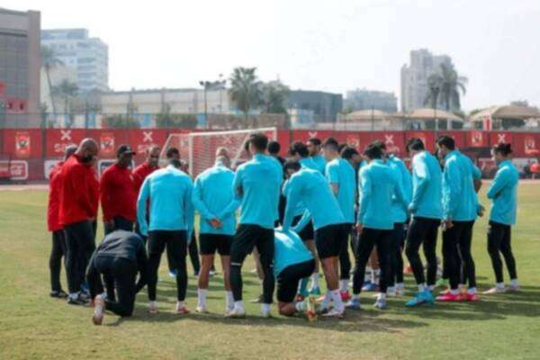 لاعبو الأهلي