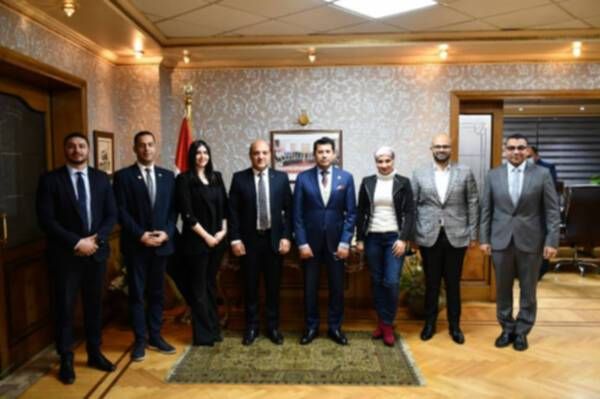 من الاجتماع