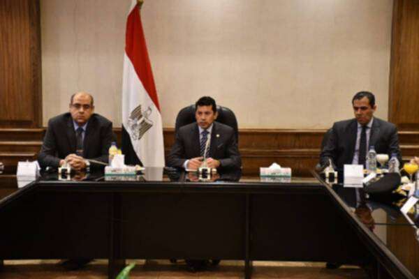 من الاجتماع