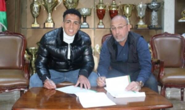 من توقيع اللاعبين