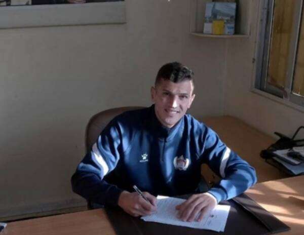 من توقيع العقود