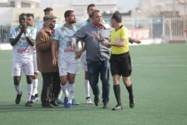 احتجاج لاعبي مستقبل الرجيش على الحكم