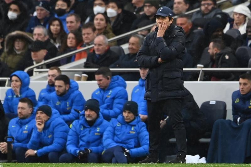 كونتي وجهازه الفني