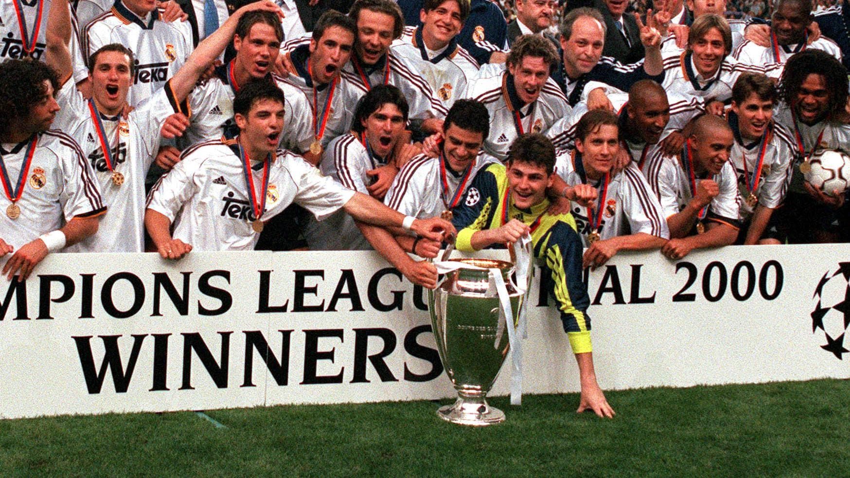 football._uefa_champions_league_final._paris_france._24th_may_2000._real_madrid_3_v_valencia_0._real_madrid_players_celebrate_in_a_group_with_the_trophy.