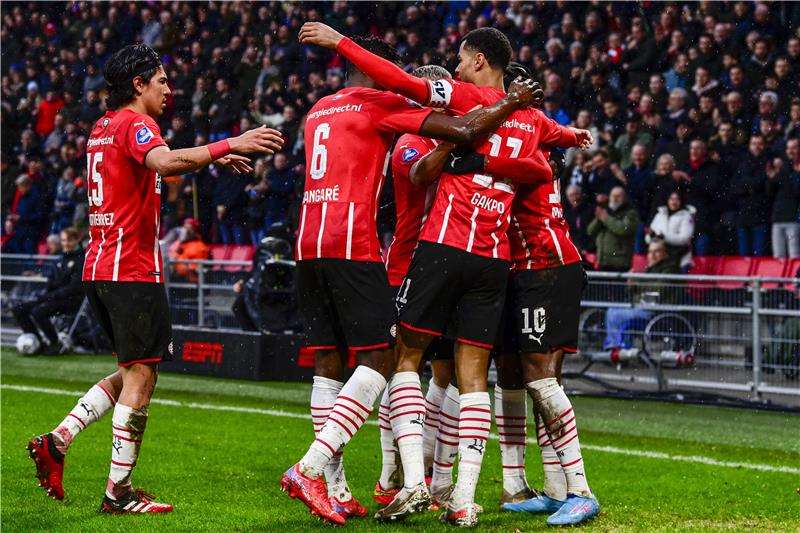 لاعبو آيندهوفن