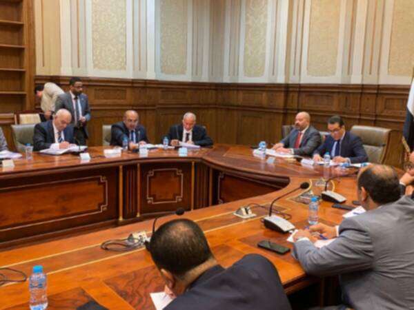 من المناقشات