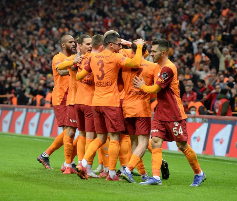 لاعبو جالطة سراي