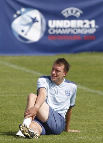 2011-06-132011-06-13t174510z_01_sin404_rtridsp_3_soccer-england-united-jones_reuters