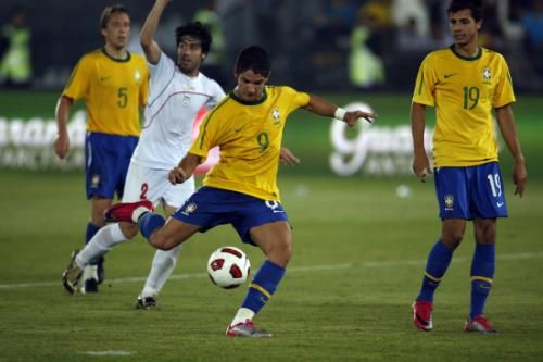 باتو مع المنتخب البرازيل اثناء لقاء السامبا مع إيران وديا